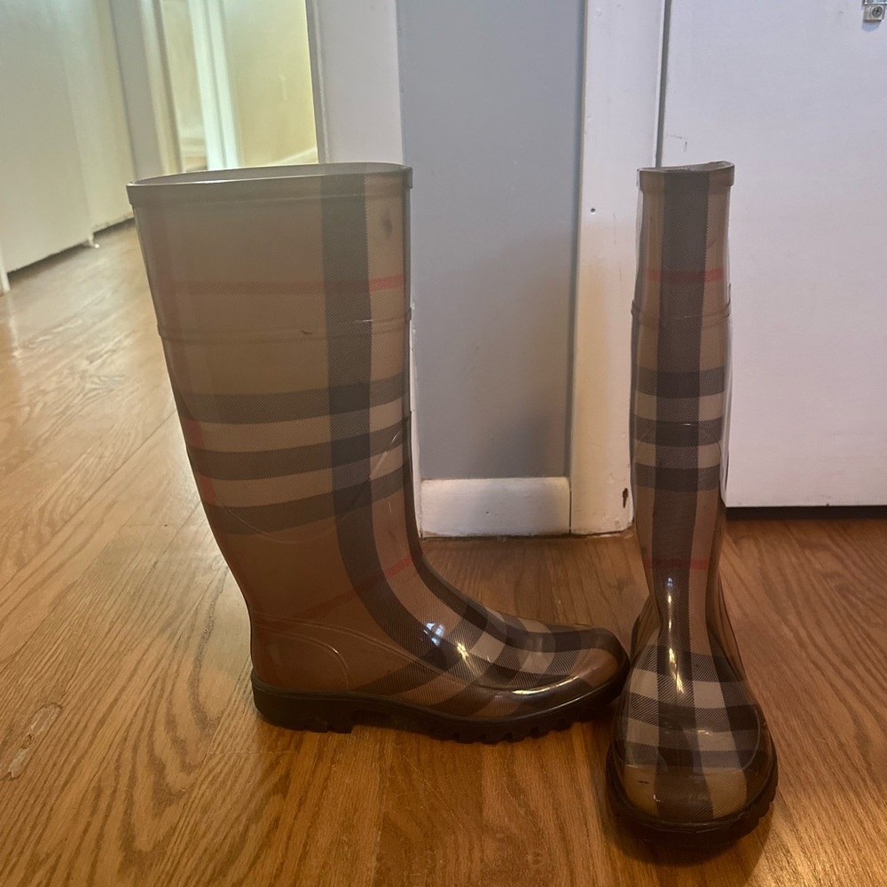 Authentic Burberry Mid Calf  Rain Boots